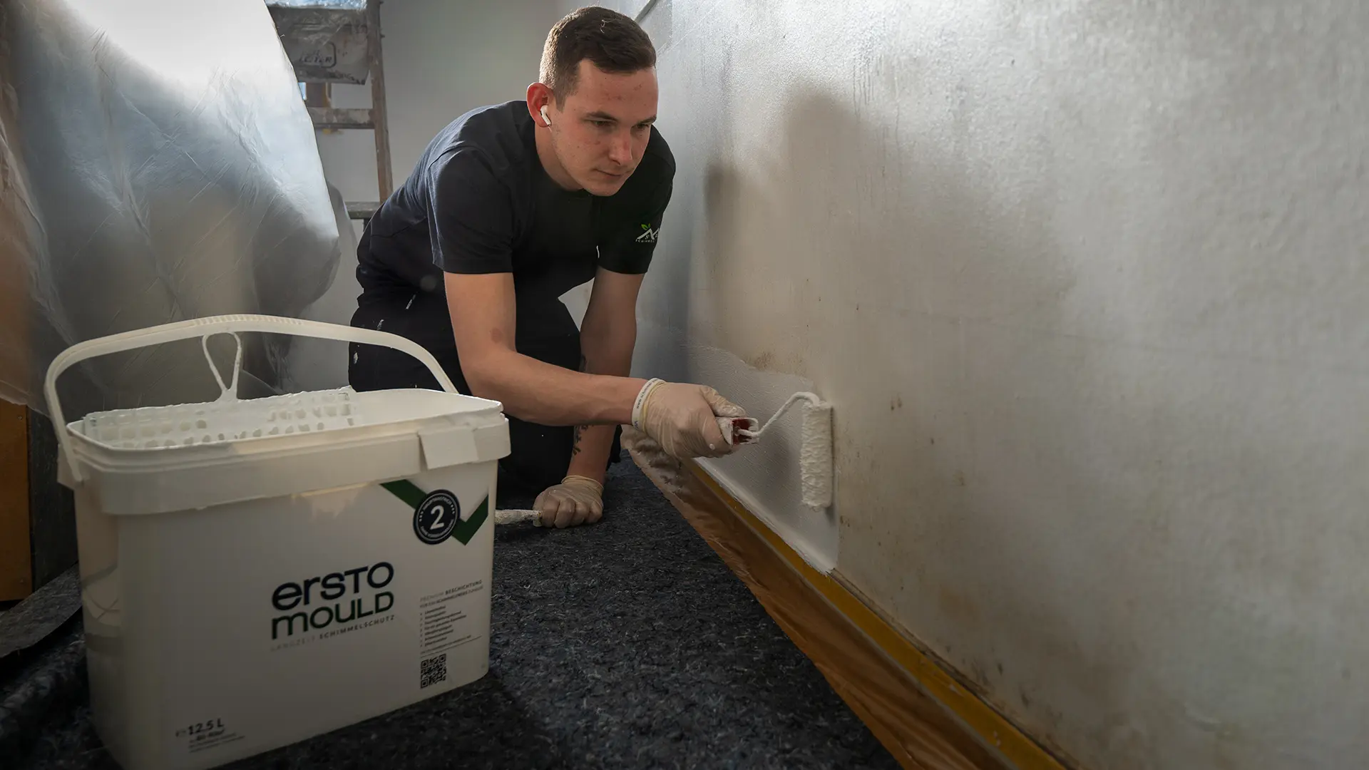 Applikation einer diffusionsoffenen Schimmelschutzbeschichtung in Straubing