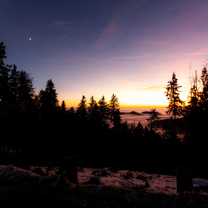 Landschaft, Tour, fesseln, Wild, urtümlich, Berg, Gebirge, Herz, Europa, Alpen, verschieden, unzählig, eng Serpentine, faszinierend, Bergstrecke, weiter, oben, anfahrbar, Punkt, urig, Bergdorf, kristallklar, Gebirgsbach, ehemalig, Militärfort, hinauf, hinunter,  vegetationslos, Plateau, unberührt, großartig, Hochgebirgslandschaft, eigen, herb, Reiz, eng, staubig, Schotter, Schotterweg, Schotterstraße, Pass, erklimmen, Gipfel, eindrucksvoll, Aussicht, atemberaubend, Lohn, erleben, Dolce Vita, Freude, Streifzug, Küche, Bayern, Österreich, Italien, Schwierigkeitsgrad, Allradfahrzeug, Untersetzungsgetriebe, steil, Bergaufpassage, Bergabpassage, unbefestigt, leicht, Geröll, klein, Stein, Flach, möglich, Kontakt, Sträucher, Strauch, Zweig, Mindestens,  All Terrain (AT) Bereifung, Grundkenntnisse, Offroadfahren, erforderlich, 4x4, Overland, Brabus, Offroad, Deutschland, Niederbayern, Reiseziel, Deggendorf, St. Englmar, Mitterfels, Straubing, Trails, steinig, Piste, anspruchsvoll, exklusiv, Premium-Hotel, Wellness