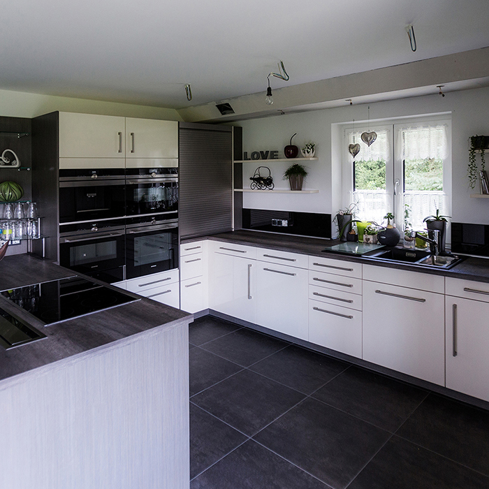 passen, Auflösung, Farbprofil, Transparenz, Seitenformat, Reproduktion, Anpassung, Nachbearbeitung, gewährleisten, Einsatzbereich, flexibel, passgenau, exakt, hochwertig, Druckergebnis, Qualitätssicherung, Stelle, standardmäßig, Aspekt, Format, Farbe, Vorgabe, Support, lösungsorientiert, Beratungstätigkeit, Callcenter, Helpdesk, IT-Branche, Synonym, Kundenbetreuung, Unterstützung, Hilfe, Benutzer, Verfügung, Problem, lösen, Anfrage, Druckprojekt, Level, Mediacenter, Freigabeprozess, einfach, effizient, zentral, Plattform, Echtzeit, Zusammenarbeit, sparen, Missverständnis, strukturiert, digital, transparent, Handwerk, Bleisatz, Fotosatz, Möglichkeit, Druckreif, reibungslos, Verarbeitung, Datenformat, Voraussetzung, liefern, prüfen, konvertieren, Bedarf, Satzdatei, Korrektur, Banner, Broschüre, Buch, Firmenlogo, Werbung, Service, Geld, klassisch, Werbemaßnahme, intelligent, Gestaltungsprozess,  Lektorat, Abwicklung, Produktionsüberwachung, favorisiert, Auslieferung, Kleinstauflage, hausintern, produzieren, Können