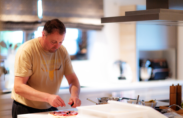 Muranoglas, venezianische Masken, Keramik, Lederwaren, handgefertigt, beliebt, charakteristisch, Kunst, Mode, Schuhe, Kleider, können, ebenfalls, interessant, Kauf, sein, besonders, Stadt, Mailand, Florenz, Grana Padano, Wurstwaren, Grappa, Auswahl, traditionell, italienische Gerichte, sehr hoher Qualität, Schinken, vieles, mehr, Meer, Nudeln, Mehl, geschälte Tomaten, Tomatenmark, italienische Nudeln, Fertigreis, Risotto, Nudelsaucen, Aufschnittvariationen, Käseplatte, Gemüsespezialitäten,  Meeresfrüchtevariationen, groß, Bandbreite, Geschenkpakete, biologisch, biodynamisch, Demeter, zertifiziert, alkoholfrei, glutenfrei, vegetarisch, vegan, Familiengeführt seit 1912, Shoppingparadies, Tipps, Einkauf, besten, Adressen, Orte, Shoppingtipps, Lebensart, Norden, wichtig, Modezentren, verwunderlich, Boutiquen, prestigeträchtigsten, Marken, Markt, südländisch, Flair, Emotionen, duftet, frisch, Cafebar, reges, Treiben, einzigartig, Weinliebhaber, Weinabteilung, Antipasti, Aufstriche